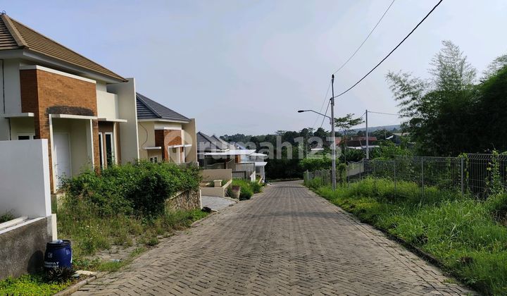 Dijual Rumah Baru Full Furnish Siap Pakai Dekat Bsb 2