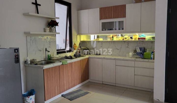 Disewakan Rumah 2 lantai Full Furnished siap Pakai Graha Padma 9
