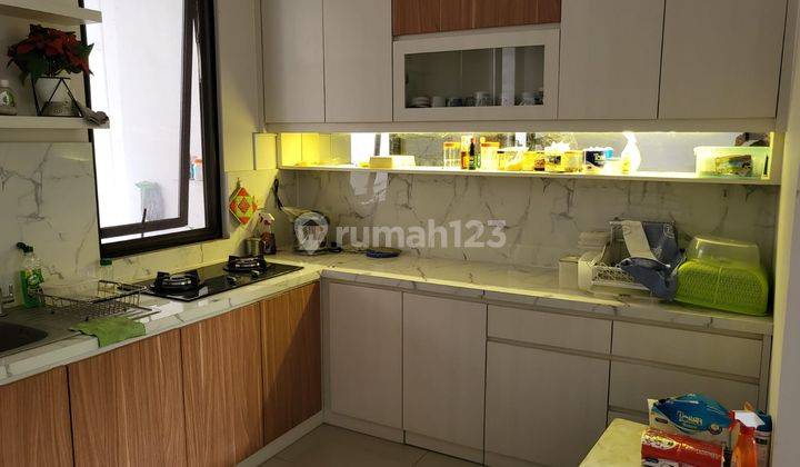 Disewakan Rumah 2 lantai Full Furnished siap Pakai Graha Padma 8