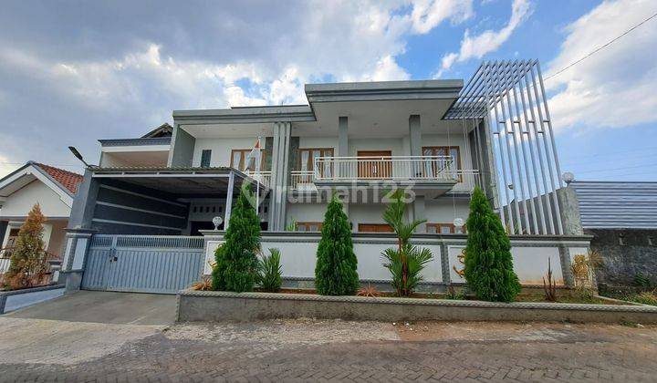 Disewakan Rumah Bagus full Furnish dekat akses tol 1