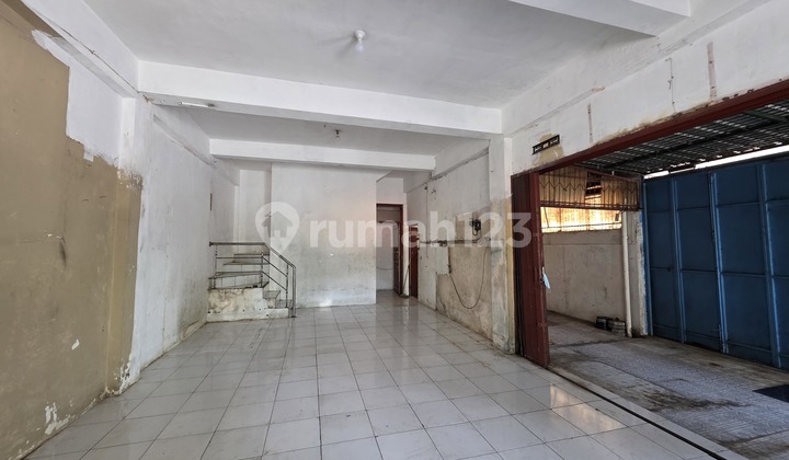 For Rent 2-Story Shop House in Downtown Salatiga 2