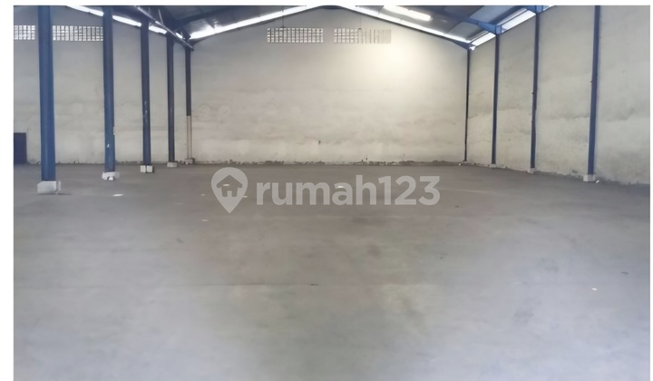 For Rent. Gatsu Area Warehouse, 1500 Square Meters, Roadside Location. 2