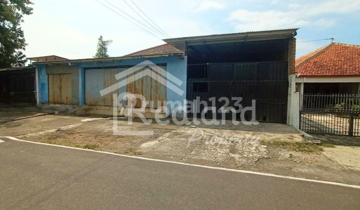 Gudang di daerah Kalibanteng , Semarang ( Ln 8215 ) 1