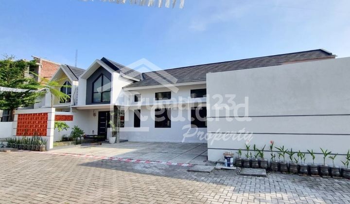 House in Bamboe Villas Housing Complex, Tembalang, Semarang (VN 8411) 1