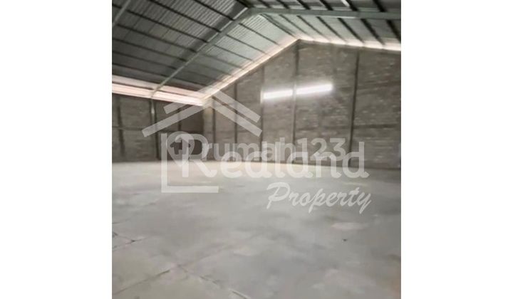 Gudang di daerah Mangkang , Semarang ( Vn Si 8202 )