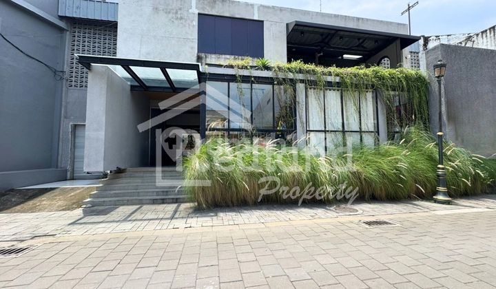 Ruang Usaha di Kota Lama , Semarang ( Vn 8522 )