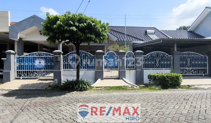 Dijual Rumah Siap Huni di Jalan Utama Kemang Pratama 1