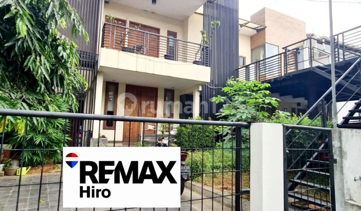 Dijual Rumah Tinggal 2 Lantai Plus Kolam Renang di Kemang Pratama Bekasi
