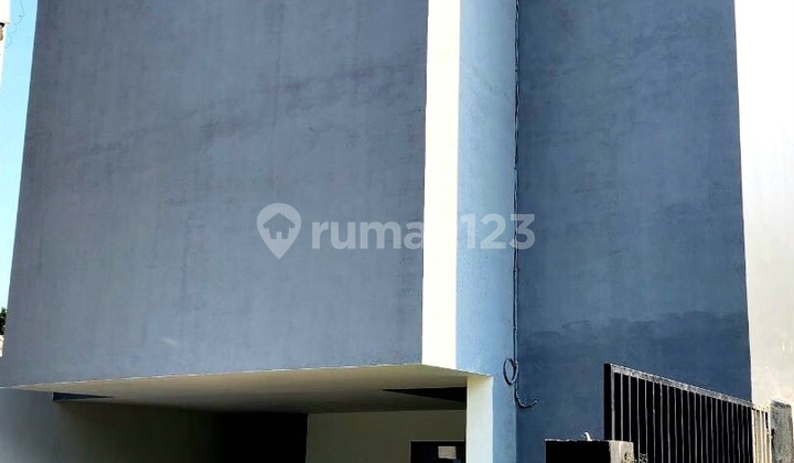 Dijual Rumah Tropical Industrialis. Pondok.labu.