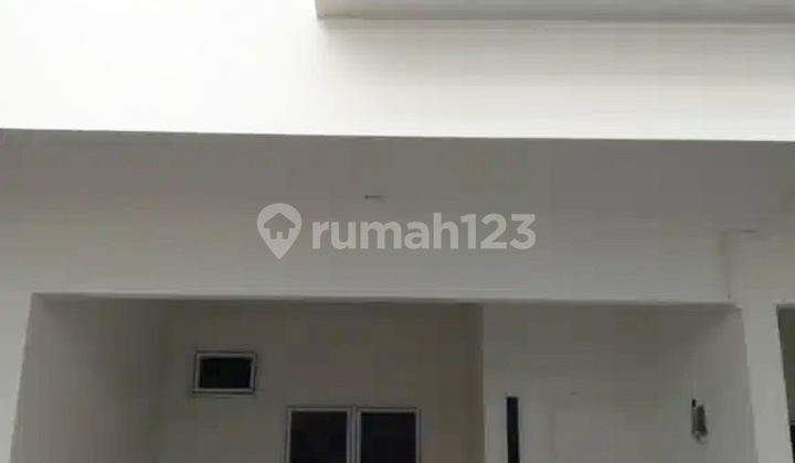 Ready-to-Use 2-Story House in Central Cempaka Putih.