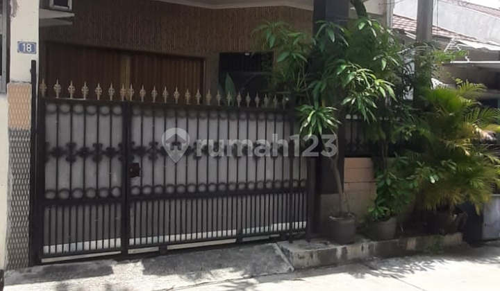 Rumah 2 1/4 Lantai Siap Huni Lokasi Strategis.