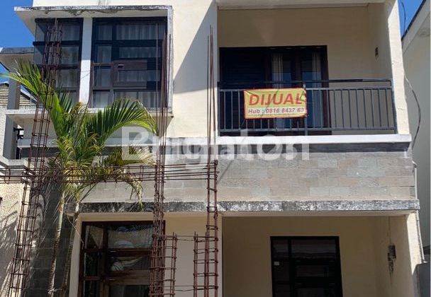 VILLA DI TAMAN GRIYA