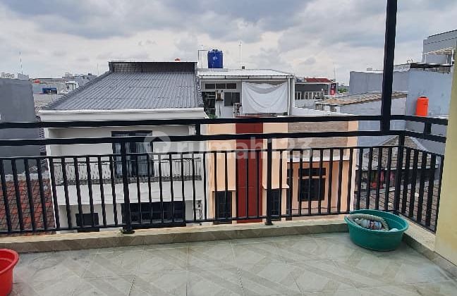 Modern Muara Karang South-Facing House for Sale, Ready to Occupy 2