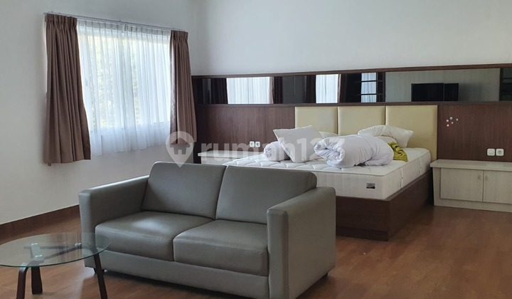 Disewakan Rumah Modern Cown Golf PIK  Strategis Siap Huni