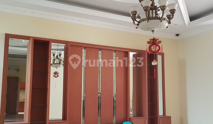 Disewakan Rumah Modern Cendana Golf PIK Strategis Siap Huni 2