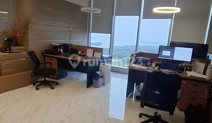 Disewakan Office Modern Gold Coast dengan View Regatta Suap Huni