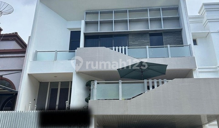 Disewakan Rumah Minimalis Modern PIK Sudah Ada Lift Siap Huni 