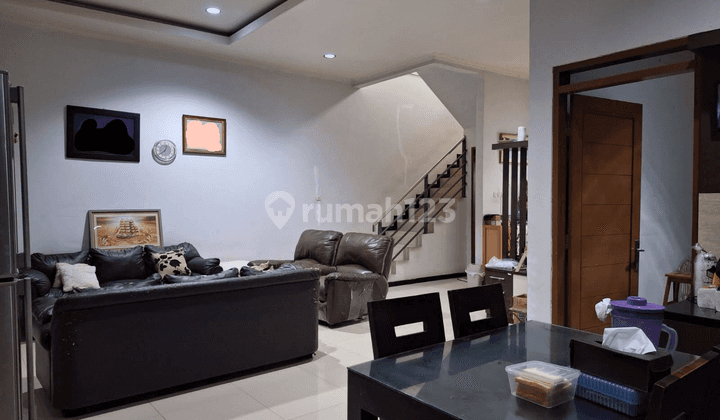 Singgasana Rumah 2 Lantai Siap Huni Semi Furnished Jual Cepat 1