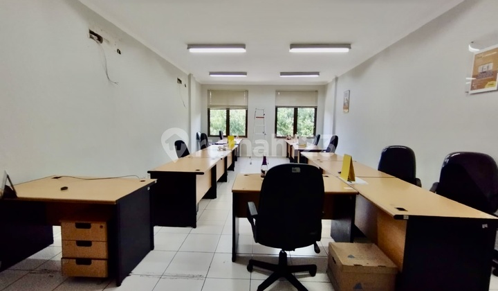 Gatot Subroto Ruko 3,5 Lantai Rooftop Disewakan Strategis