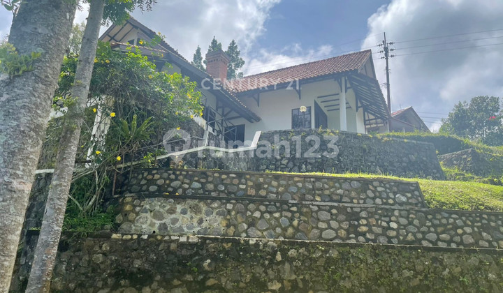 Villa Luas View Gunung dan Sawah di Villa Kemal Megamendung