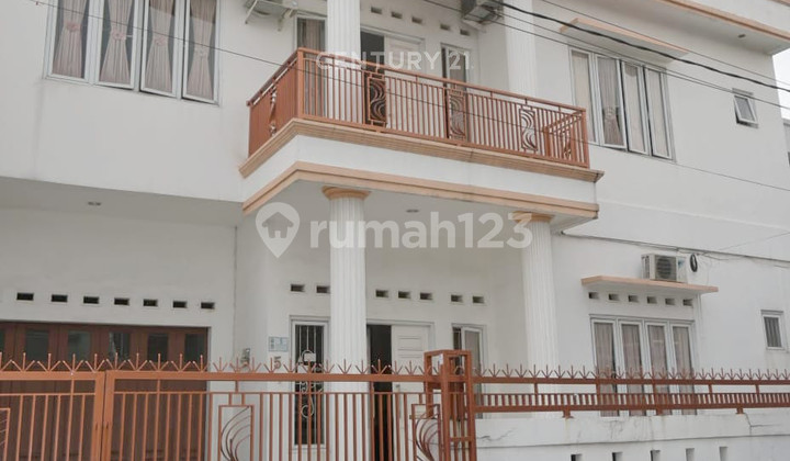 Ready-to-Occupy Strategic House on Kedongdong Street, Pancoran Mas, Depok.