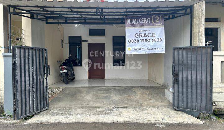 tampak depan rumah strategis dekat pusat kota