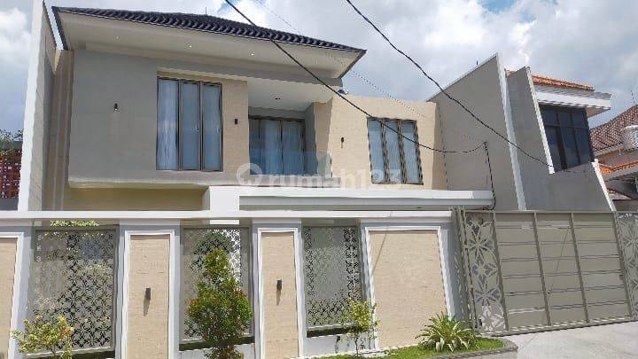 Dijual Rumah Mewah Full Furnish Eropa Style 1