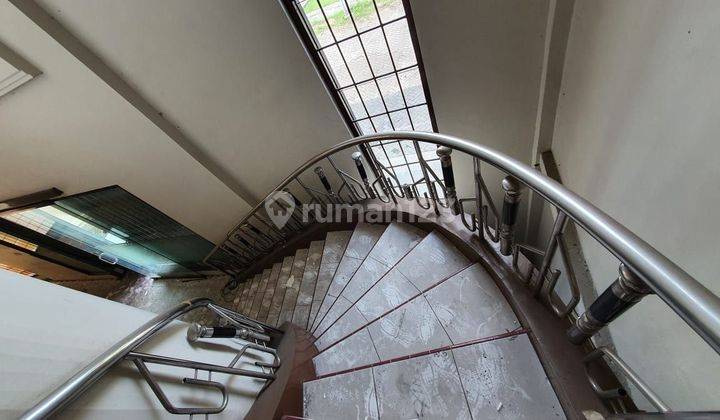 Disewakan Bangunan Gedung Strategis 2 Lantai Di Raya Dieng Malang 3