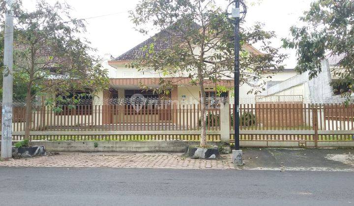 Dijual Rumah Klasik Luas Plus Kolam Renang di Buring Malang 2