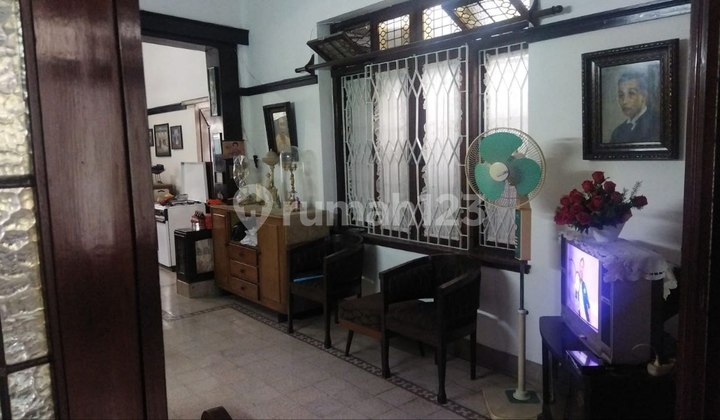 Classic House in the Center of Town, Boulevard, Gunung-Gunung Street, Malang 2