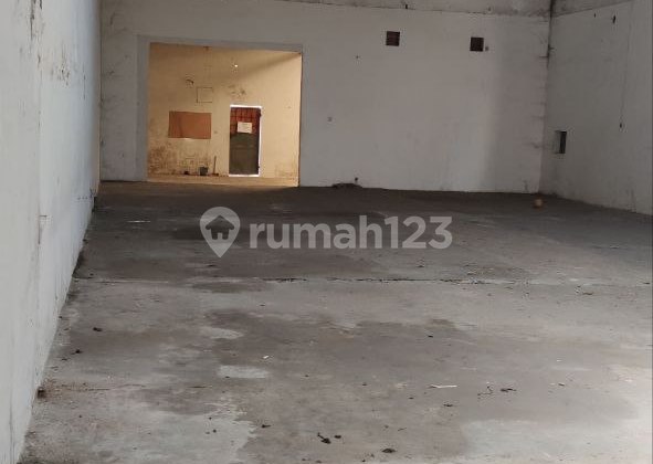 Warehouse One Step to Toll Exit on Jl Raya Perusahaan Malang
