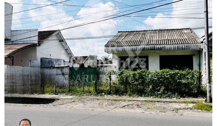 Shop House and Home at Zero Kilometer Location in the Sumbersari Area. 1