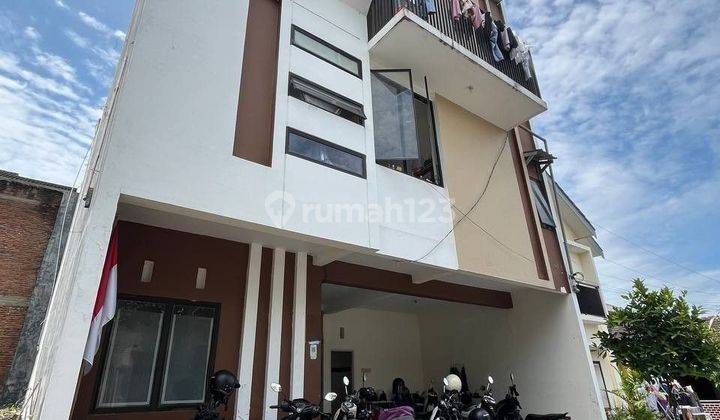 Rumah Kos 3 Lantai Full Anak Kos. Lokasi Strategis Dekat Unej Poltek Unmuh Jember 1