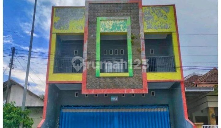 Strategic Commercial Building by the Roadside Near Market, Hospital, and School. Ready-to-Use Condition. 1