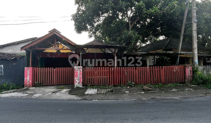 Rumah Tua Hitung Tanah Pinggir Jalan Besar Lokasi Tengah Kota. Cocok Untuk Usaha Atau Cafe 1