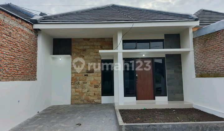 New Move-In Ready House Near Jember Town Square. Negotiable Price Until Deal.