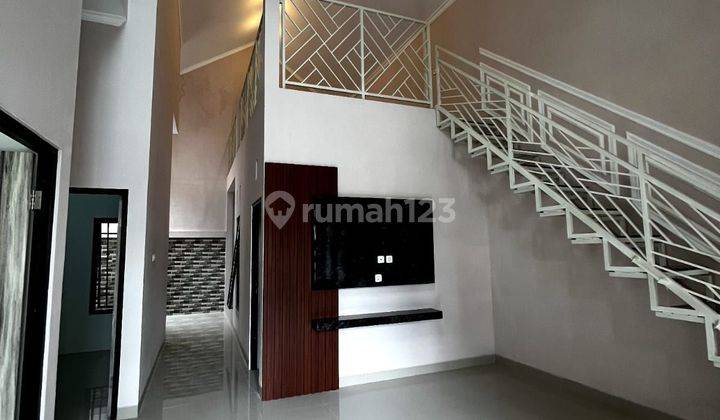 Rumah Mezzanine Scandinavian Gres Baru Siap Huni. Lokasi Tengah Kota Jember 2