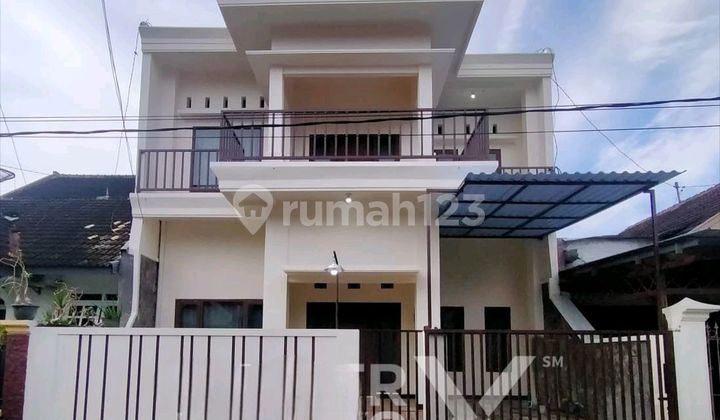 Rumah Modern 2 Lantai Di Perumahan Elit Tengah Kota Jember. Dekat Lippo Mall 1