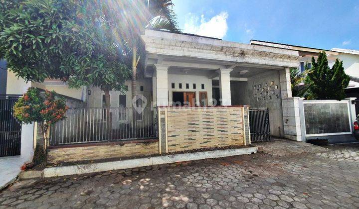 Rumah Modern Minimalis Tengah Kota Jember. Nyaman Dan Tenang Untuk Hunian 1