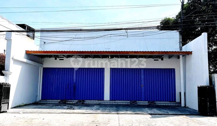 Strategic Shop House for Rent, Zero to Provincial Road, with Employee Mess. Ideal for Business or Office Use. 1