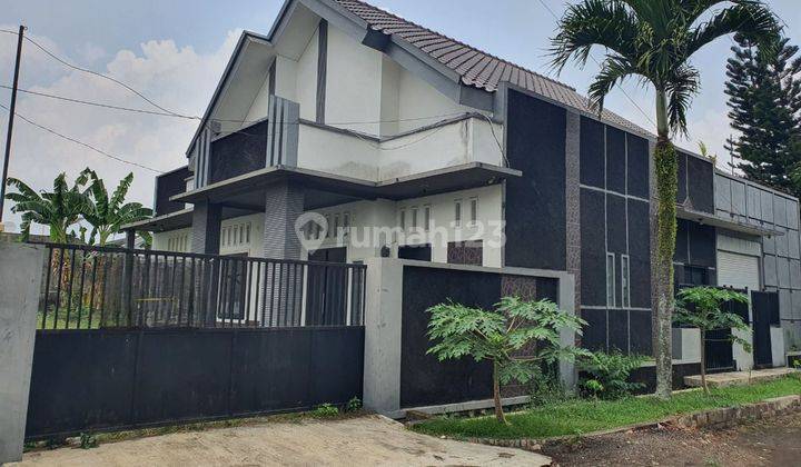 Sewa Rumah Halaman Luas Tengah Kota Jember Cocok Untuk Kantor Atau Gudang Distributor 1