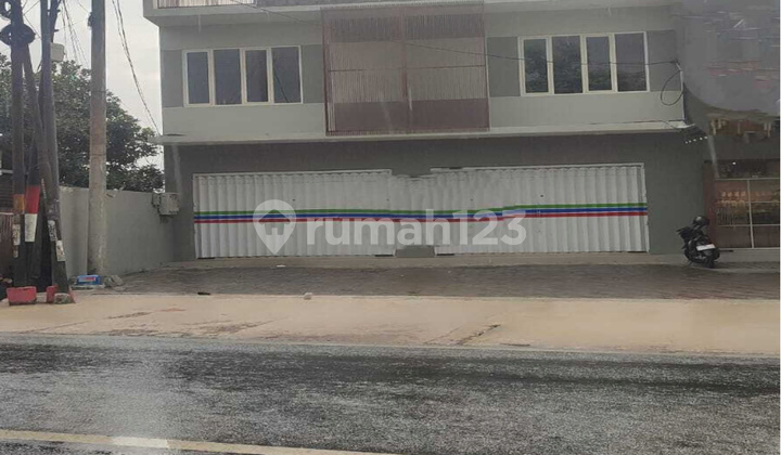 For Rent Minimalist Shop House by the Road Near Jember Station 1