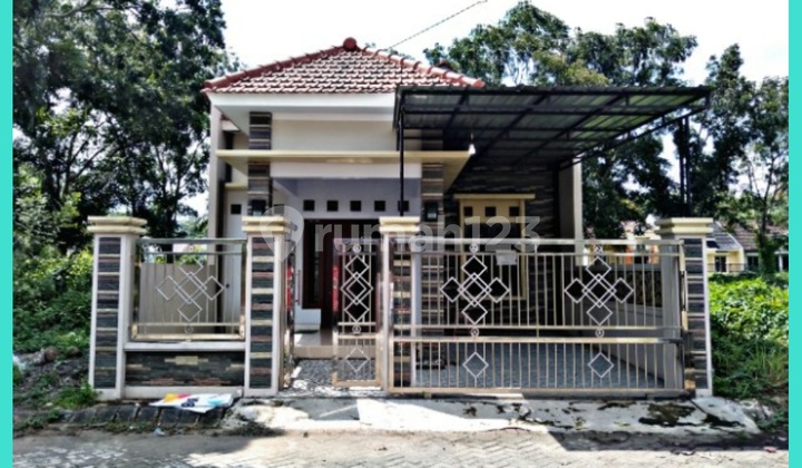 Disewakan Rumah Minimalis 2 Lantai Dekat Roxy Square Jember 1