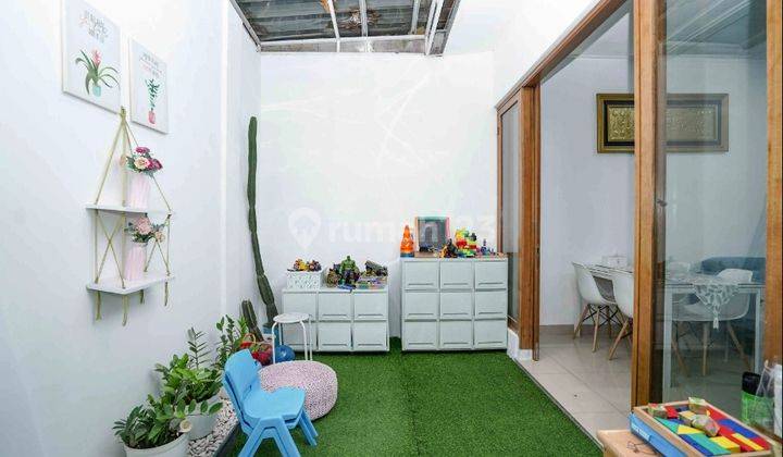 Rumah 2 Lantai Semi Furnished di Sawangan Depok, Depok 2