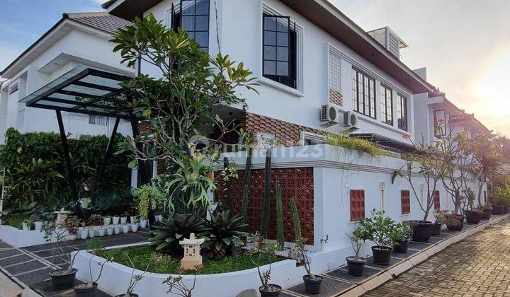 Rumah mewah  3 lantai siap huni di Bintaro  2