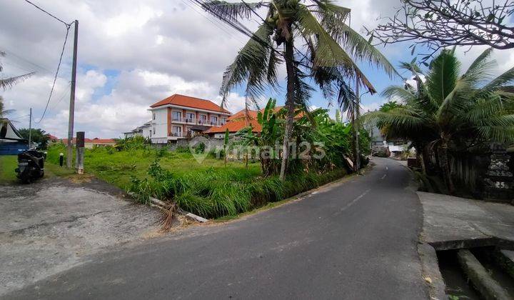 Roadside land with views of rice fields surrounding the villa near Birawa beach 1