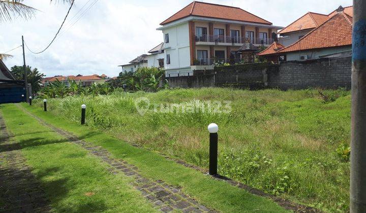 Roadside land with views of rice fields surrounding the villa near Birawa beach 2