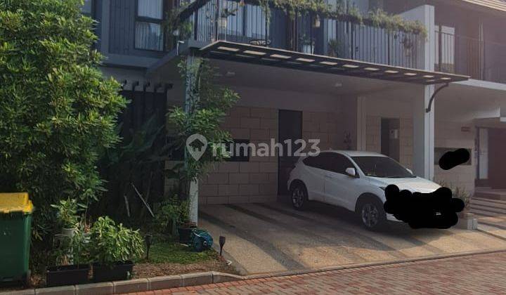 Dijual Rumah Cantik 3 Lantai di Wisteria Jakarta Timur, Sdh Renovasi, Furnished, Attic Room 1