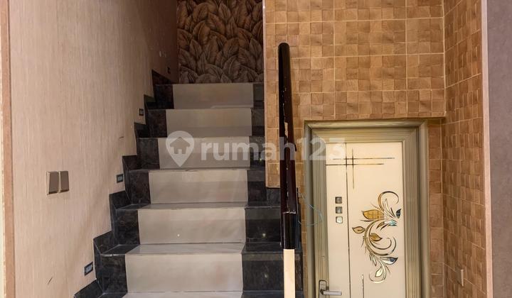 For Rent, Renovated House with 3 Floors in Green Lake City, West Jakarta. 2