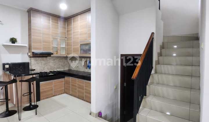 Disewakan Rumah Bagus Semi Furnished Green Lake City, Jakarta Barat 2